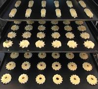 Machine de dépôt pour biscuits, dispositif de stockage automatique
