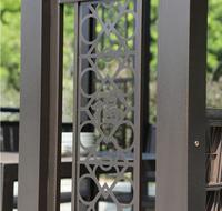 Pergola multifonctionnelle en fer avec siège balançoire, pavillon de divertissement extérieur durable et abri de jardin