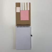 Bloc-notes promotionnel jaune 9*14cm en papier kraft souple avec spirale, impression de logo personnalisée et porte-stylo pour entreprises