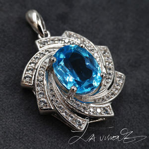 Pendentif vintage en alliage de la série Counterattack, argent 925 incrusté de cristaux et de strass - Product Image 3