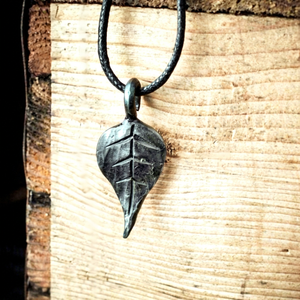 Pendentif ethnique chrétien en forme de flèche en acier inoxydable forgé à la main, artisanat unique, fabriqué par un fermeur indien, breloques de collier - Product Image 1