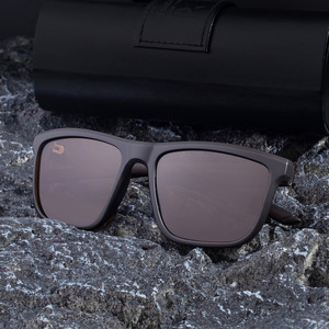 ลาฟูมาแว่นกันแดดโพลาไรซ์ทรงสี่เหลี่ยมสำหรับผู้ชายป้องกันรังสียูวี 400 กรอบพลาสติกสีดำและกรอบโลหะร่มกันแดดสำหรับขับรถกลางแจ้ง - Product Image 4