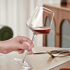 <span class=keywords><strong>Verre</strong></span> à <span class=keywords><strong>Vin</strong></span> Rouge Carré de Luxe Européen Haut de Gamme 550 ml, Gobelet Bourgogne en Cristal de Style Classique Coloré, pour Occasions Prestigieuses - Product Image 3