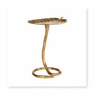 Mesa minimalista de latón diseñada para apartamentos modernos que ofrece líneas elegantes y limpias que realzan el diseño interior sofisticado. - Product Image 1