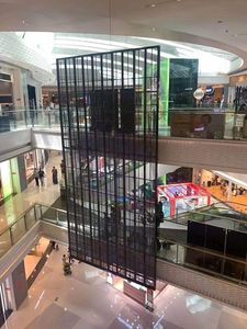 หน้าจอ LED โปร่งใสในอาคาร P3.91-7.82 สีเงิน ความสว่าง 1500cd กันน้ำ IP65 ติดผนัง - Product Image 3