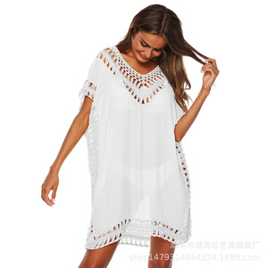 Robe de plage tropicale à col en V ajouré, bordure crochetée à la main, coupe ample, idéale pour les escapades en bord de mer et les tenues décontractées au bord de la piscine - Product Image 6
