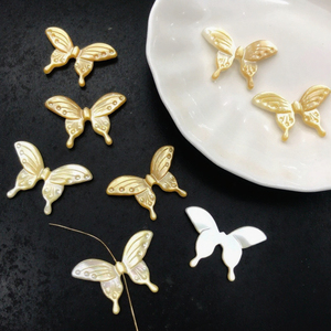Promoción de Cuentas <span class=keywords><strong>Sueltas</strong></span> de Nácar Talladas a Mano en 3D, Accesorios Irregulares con Forma de Mariposa para Joyería DIY - Product Image 4