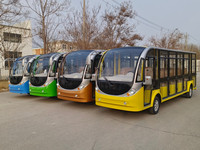 Navette touristique électrique à basse vitesse avec cabine fermée et fenêtres en verre, adaptée au transport en toute saison dans les zones touristiques