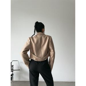 Blazer Corto Minimalista Beige con Botones de Perla en la Espalda, Chaqueta de Otoño para Mujer, Manga Larga, Tejido Entrecruzado, Talla S - Product Image 3