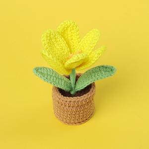 Pequeña Planta de Tulipán Tejida a Mano en Maceta, Flor Tejida a Crochet, Tulipán de Hilo Tejido en Maceta - Product Image 4