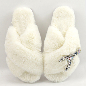 Pantofole da <span class=keywords><strong>Donna</strong></span> Personalizzate in Peluche, Calde per l'Inverno, con Fasce Incrociate, in Finta Pelliccia Soffice e Decorazioni in Strass - Product Image 2