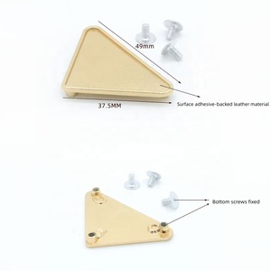 Etiqueta Personalizada de Seguridad Profesional Qiannuo para Bolsas, Etiqueta Metálica Triangular de Aleación de Zinc, Accesorios - Product Image 3