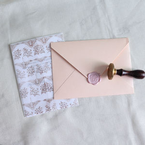 De lujo de oro translúcido vitela papel de regalo de papel de hoja de oro letras tarjeta de invitación de boda con sobre y sello de cera - Product Image 2