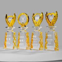 Ailes en bronze doré argenté Trophée en résine Coeur en forme de diamant Personnalisé Creative Eagle Souvenir Crystal Trophy Award
