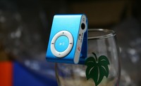Promoción personalizada al por mayor delgado portátil Radio música reproductor de vídeo altavoz MP3 MP4 PlayerLCD soporte 64GB memoria reproductor de MP3