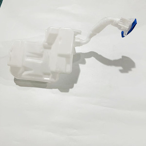 ถังเก็บน้ำฉีดกระจกหน้ารถยนต์ Maixiang รุ่น 5QD955453 สำหรับรถยนต์ Audi A3 รุ่น High และ Low End - Product Image 1