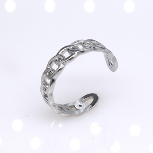 แหวนเปิดปรับขนาดได้ สแตนเลสสตีลเคลือบ PVD ทอง 18K คอลเลคชั่นสำหรับผู้หญิง |   ดีไซน์เรขาคณิต ลวดลายพื้นผิว และดีไซน์แบบโซ่ที่เป็นเอกลักษณ์ - Product Image 4