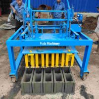Machine à fabriquer des blocs creux en béton à base de cendres volantes Fuda Mobile, avec moule à engrenages, sans palette, ligne de production de briques, facile à utiliser, pression vibratoire 1