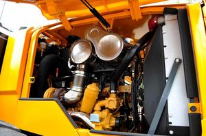 Nueva Cargadora de Ruedas Lonking CDM856H de 5.5 Toneladas, 3.6m3, Hidráulica, con Motor, Bomba, PLC, Engranaje, Garra para Césped - Product Image 5