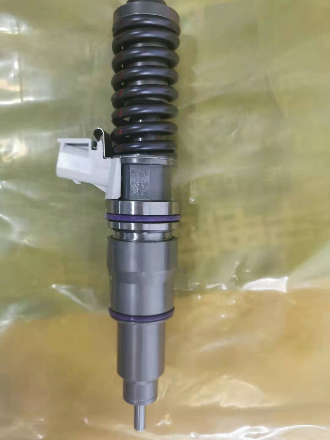 common rail injector 20555521 BEBE4D04002 for volvo /Renault trucks MD11 diesel injector nozzle 20555521 BEBE4D04002 L210PBC
