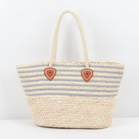 Sac fourre-tout d'été pour femme en paille de maïs naturelle tressée à la main avec poignée en corde de coton rayée grise