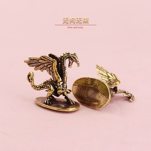 เครื่องประดับทองเหลืองรูปไทรเซราทอปส์ <span class=keywords><strong>มังกร</strong></span>ปีศาจผู้ยิ่งใหญ่ <span class=keywords><strong>มังกร</strong></span>บินน้อย งานแกะสลักทองเหลืองโบราณขนาดเล็ก ของตกแต่งโต๊ะน้ำชา ของตกแต่งขนาดเล็ก - Product Image 5