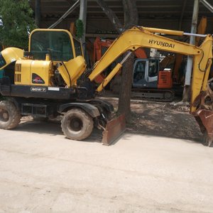 Original <b>Used</b> Hyundai R60W-9S Wheeled Excavator Hyundai R60 9 R60W Wheel Digger 6ton Mini Earthmoving Secondhand Hot Sale - Product Image 6