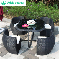 Ensemble de 5 tables et chaises en rotin, ensemble de meubles de patio, table basse décontractée de jardin pour 4 personnes, design moderne, style peu encombrant