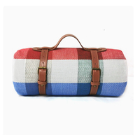 Grande couverture de pique-nique imperméable, tapis de camping avec poignée en PU, doux, léger, résistant au sable, rouge et blanc à carreaux