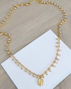 Collar de Perlas Pequeñas Chapado en Oro con Colgante de Virgen, Joyería Religiosa para Mujer, Regalo - Product Image 1