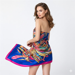 Elegante Sciarpa in Seta Blu con Motivo a Piume, Stampa Digitale su Raso, per Abiti Estivi e Acconciature Femminili - Product Image 1