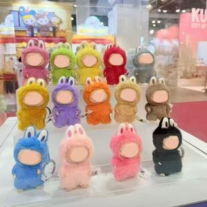 V4 Mini venta al por mayor Original Monsters Pin Love Series PVC llavero carta colgante caja ciega personaje congelado regalos para niños - Product Image 4