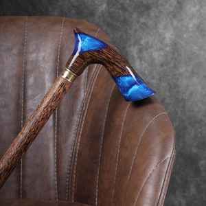 Bastón de Resina y Madera con Mango de Resina Elegante y Eje de Madera Resistente que Ofrece Estabilidad y Estilo en la Artesanía de Resina - Product Image 3