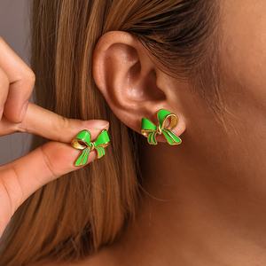 ต่างหูแบบติดหูรูปโบว์หลากสีสัน ดีไซน์หรูหรา ลวดลายภาพวาดสีน้ำมัน วัสดุสแตนเลสสตีลสุดคลาสสิก - Product Image 4