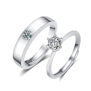 Kualitas tinggi 0.5ct-1ct Moissanite cincin pernikahan pertunangan perhiasan halus cincin berlian berlapis perak untuk pria dan wanita