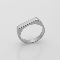 Kunden spezifisch gravierter Schmuck Vergoldeter leerer Siegelring Beliebter Edelstahl Gravierter Logo Name Flacher leerer Ring für Männer Frauen