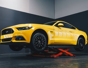 <span class=keywords><strong>Table</strong></span> élévatrice hydraulique à ciseaux à double cylindre Plate-forme de travail automobile Élévateur de voiture à hauteur moyenne Capacité de <span class=keywords><strong>3</strong></span> tonnes Hauteur de levage de 72,8 pouces - Product Image 5