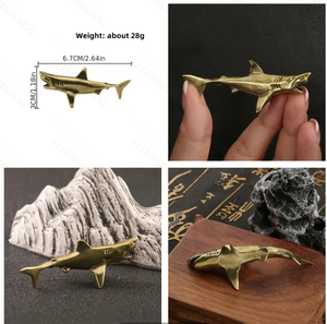 Ornamenti in ottone massiccio a forma di pesce e squalo, in stile retrò anticato, con motivi di vita marina e intagli in bronzo. - Product Image 3