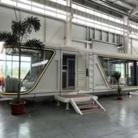 Capsule spatiale modulaire tout-terrain, maisonnette mobile préfabriquée surélevée pour la nature sauvage, adaptée aux falaises et aux jungles