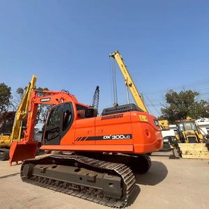 รถขุดไฮดรอลิกแบบตีนตะขาบ Doosan DX300 30 ตัน ปี 2023 สภาพใหม่ 96% ผลิตในเกาหลี บุ้งกี๋ขนาด 1.45 เมตร เครื่องยนต์ DL08 ชั่วโมงการทำงานต่ำ ปั๊มใหม่ - Product Image 1