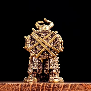 Ornement moderne en laiton représentant un dieu marteau, figurine plaquée pour cadeau d'affaires ou article promotionnel - Product Image 4