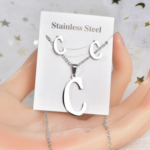 Ensemble de bijoux pendentif collier et boucles d'oreilles 26 lettres anglaises inaltérables, tendance <span class=keywords><strong>2022</strong></span>, en acier inoxydable, argent, titane et or - Product Image 5
