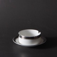 Service de table en porcelaine fine, blanc, bord ondulé, bande argentée, vaisselle de luxe, assiette de service, bol à soupe, tasse à thé pour hôtel, restaurant, maison