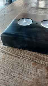 Porte-bougie en résine et bois durable, design artisanal de qualité supérieure combinant du bois naturel et de la résine, idéal pour les centres de table et les repas. - Product Image 3