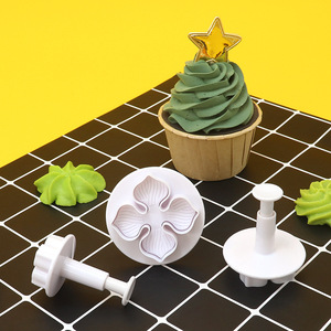 Ensemble de 3 emporte-pièces <span class=keywords><strong>à</strong></span> ressort en forme de fleur pour fondant, moules <span class=keywords><strong>à</strong></span> gâteau en plastique antiadhésifs pour décoration de gâteaux - Product Image 6