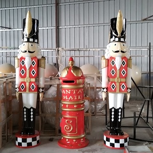 Große Nussknacker-Figuren aus Fiberglas Riesiger Weihnachts-Nussknacker Direktverkauf ab Werk Wasserdicht UV-Beständig für Außenbereich Feiertage - Product Image 5