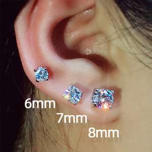Orecchini Classici Rotondi a Quattro Punte, Design Minimalista ed Elegante, Gioielli Statement per Donne e Uomini - Product Image 6
