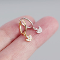 Zierliche Gold Vermeil Sterling Silber Doppelblumen Hängeohrringe 925 Sterling Silber Blumencluster Creolen