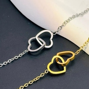 Collar con Colgante de Corazón Romántico, Chapado en Oro de 18k, Hipoalergénico, Antideslustre, de Acero Inoxidable 316l para Mujer - Product Image 4