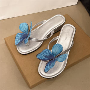 Nuevas Sandalias de Plataforma con Punta Abierta y Decoración de Mariposas para Mujer, Calzado Elegante de Primavera/Verano, Venta al Por Mayor, Fabricación OEM, Logotipo Personalizado - Product Image 3